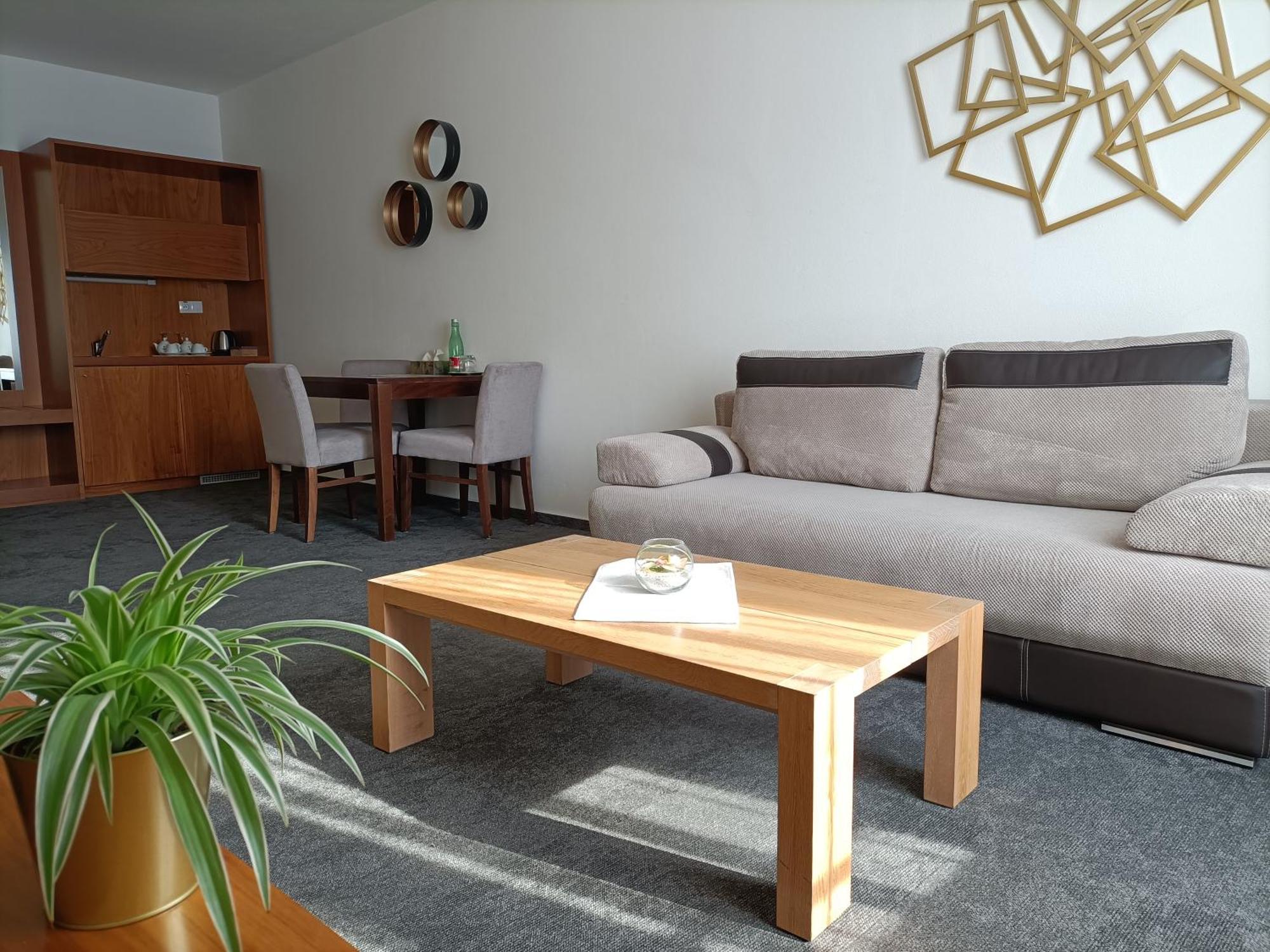 Hotel Eminent Stupava Extérieur photo